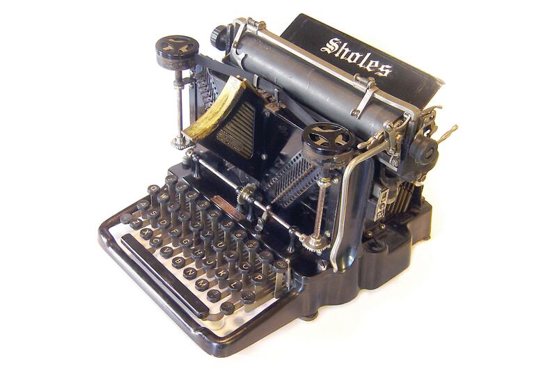 galleries/2016/01/02/the-typewriter-revolution/151114-typewriter-1-p157_ipigsq