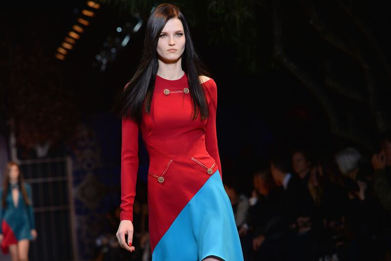 galleries/2014/02/20/the-best-of-milan-fashion-week-fall-winter-2014-photos/140221-milan-fashion-week-versace-tease_jvx1c9