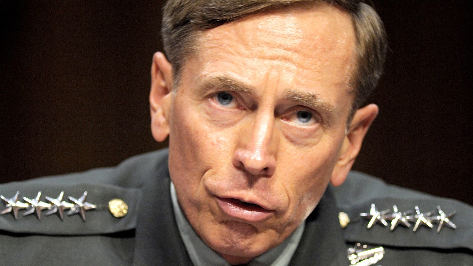 cheats/2012/11/09/white-house-petraeus-resigning/petraeus-affair-cheat_jq5uyk