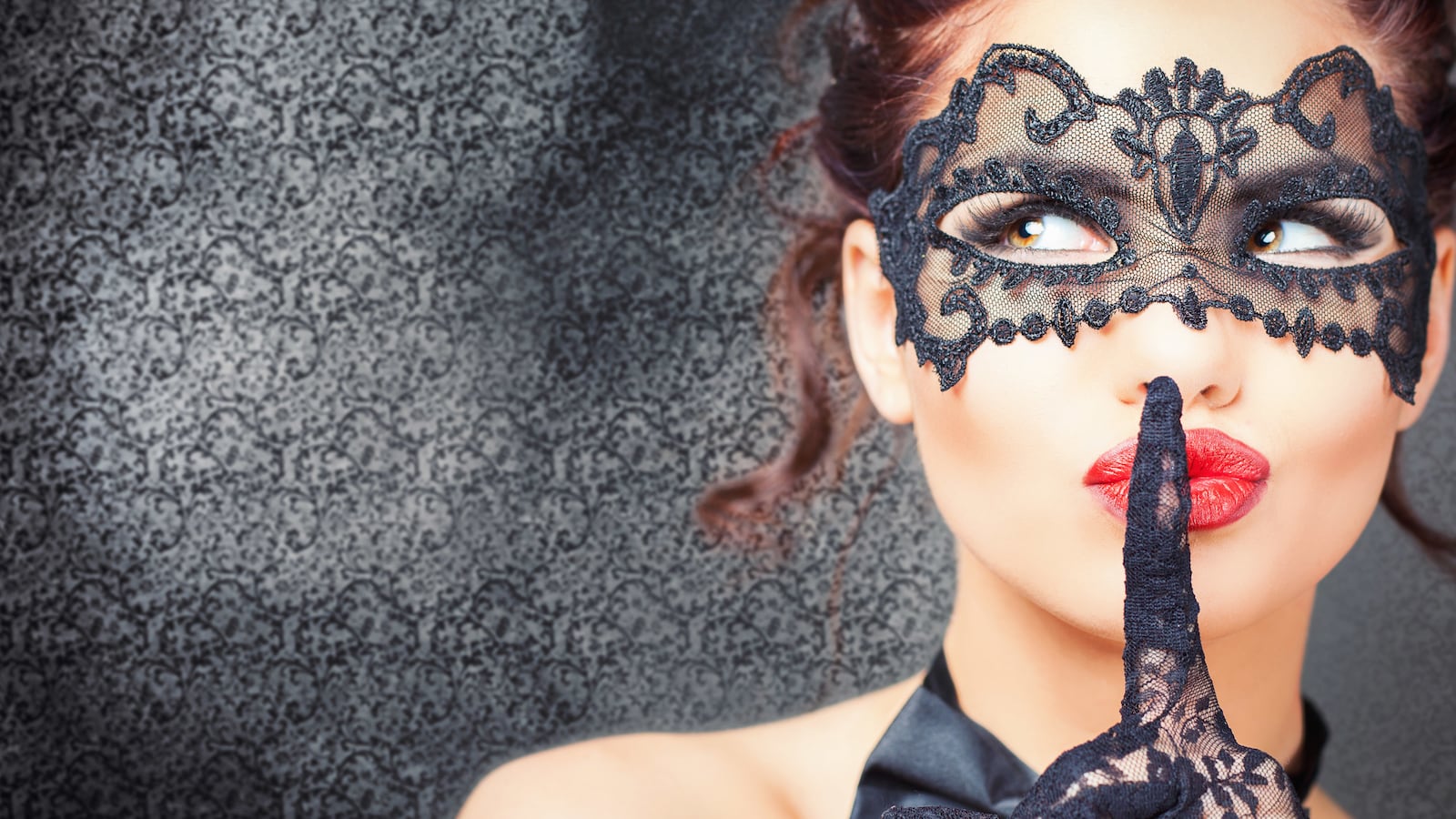 articles/2016/02/20/the-surprising-truth-about-running-into-people-you-know-while-stripping/160219-rifkin-worker-tease_h7jq3w