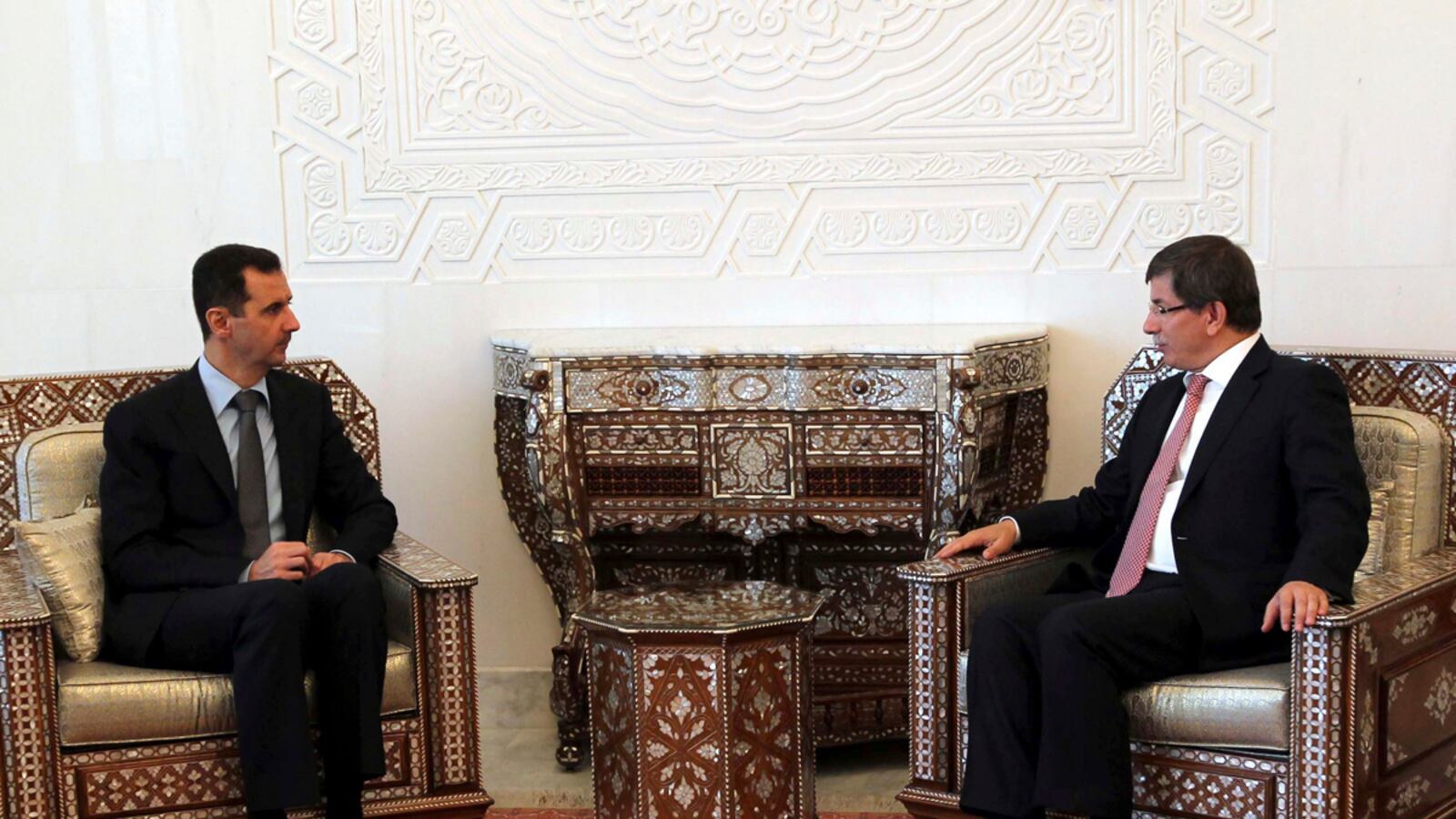 cheats/2011/08/09/syria-death-toll-tops-2-000/syria-call-for-peace-turkey-ahmet-davutoglu-turkey_rxucfm