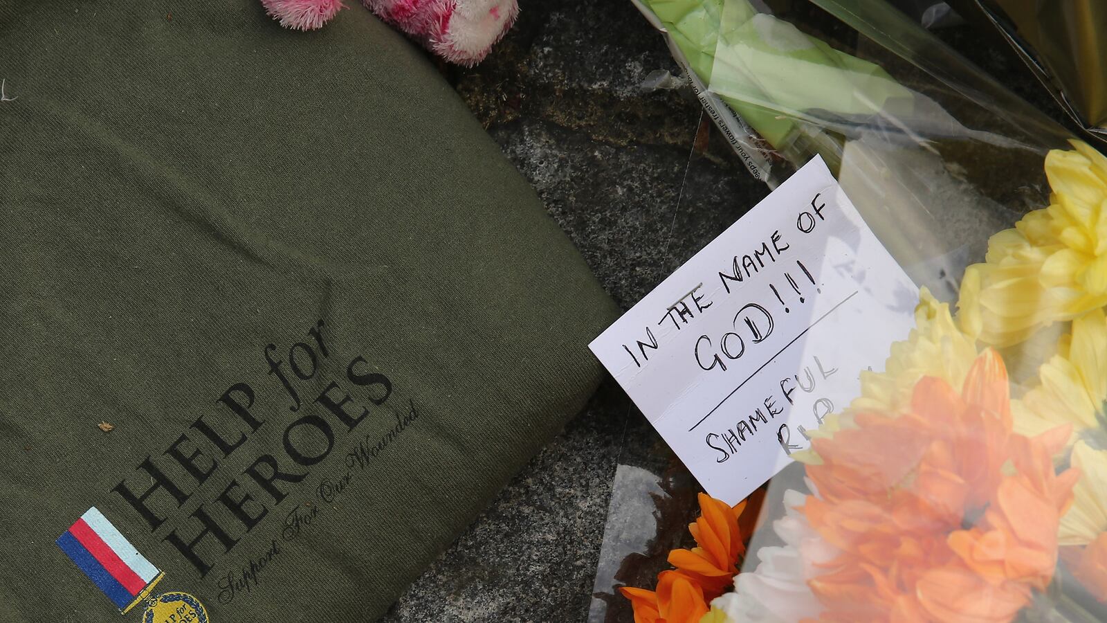 articles/2013/05/23/welcome-to-woolwich-where-english-terrorists-say-sorry-while-they-murder/130523-pomeranzev-woolwich-tease_izbwct