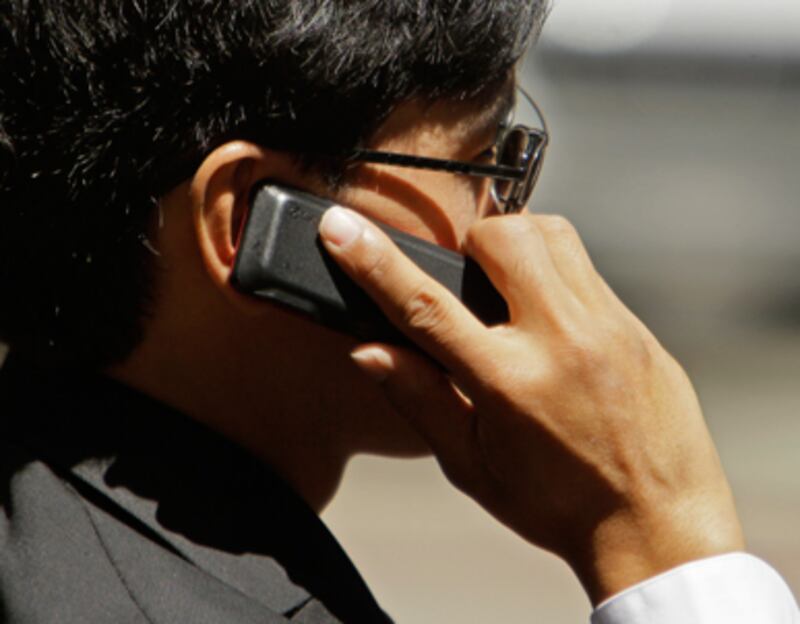 articles/2012/06/22/phantom-phone-vibrations-you-might-not-be-crazy/kalb-cell-phone-brain_161766_yqlrnk