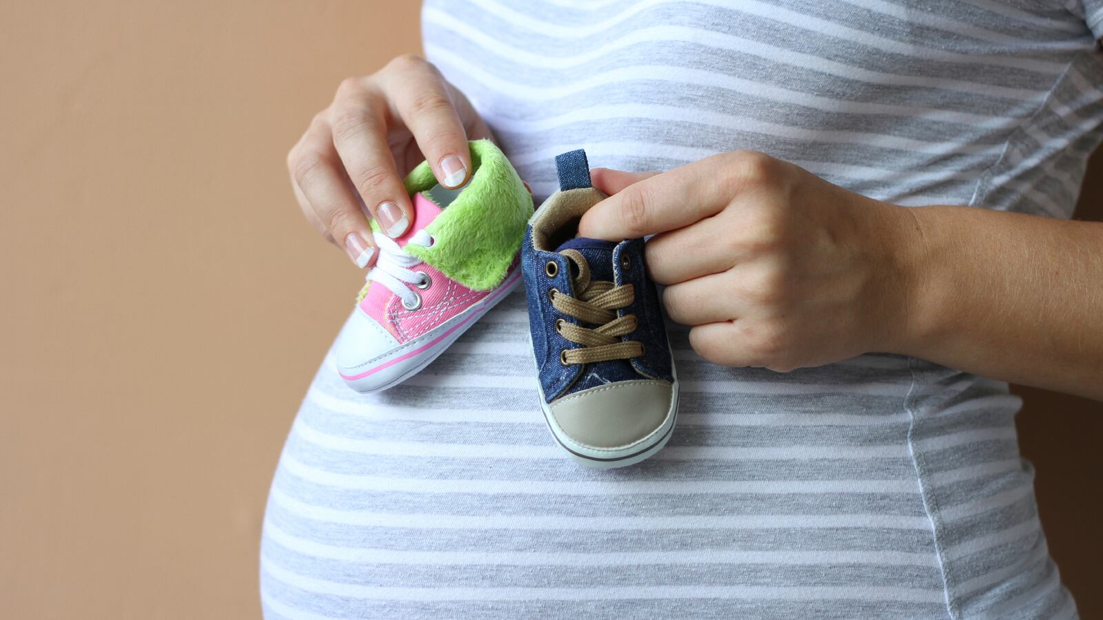 articles/2015/08/27/should-parents-get-to-decide-a-child-s-gender/150826-berkowitz-child-gender-tease_qri7xm