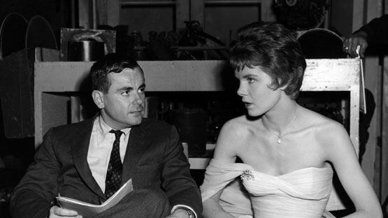 articles/2009/08/28/dominick-dunne-the-ultimate-reporters-reporter/dominick-dunne-gallery-launch_tf8k6x