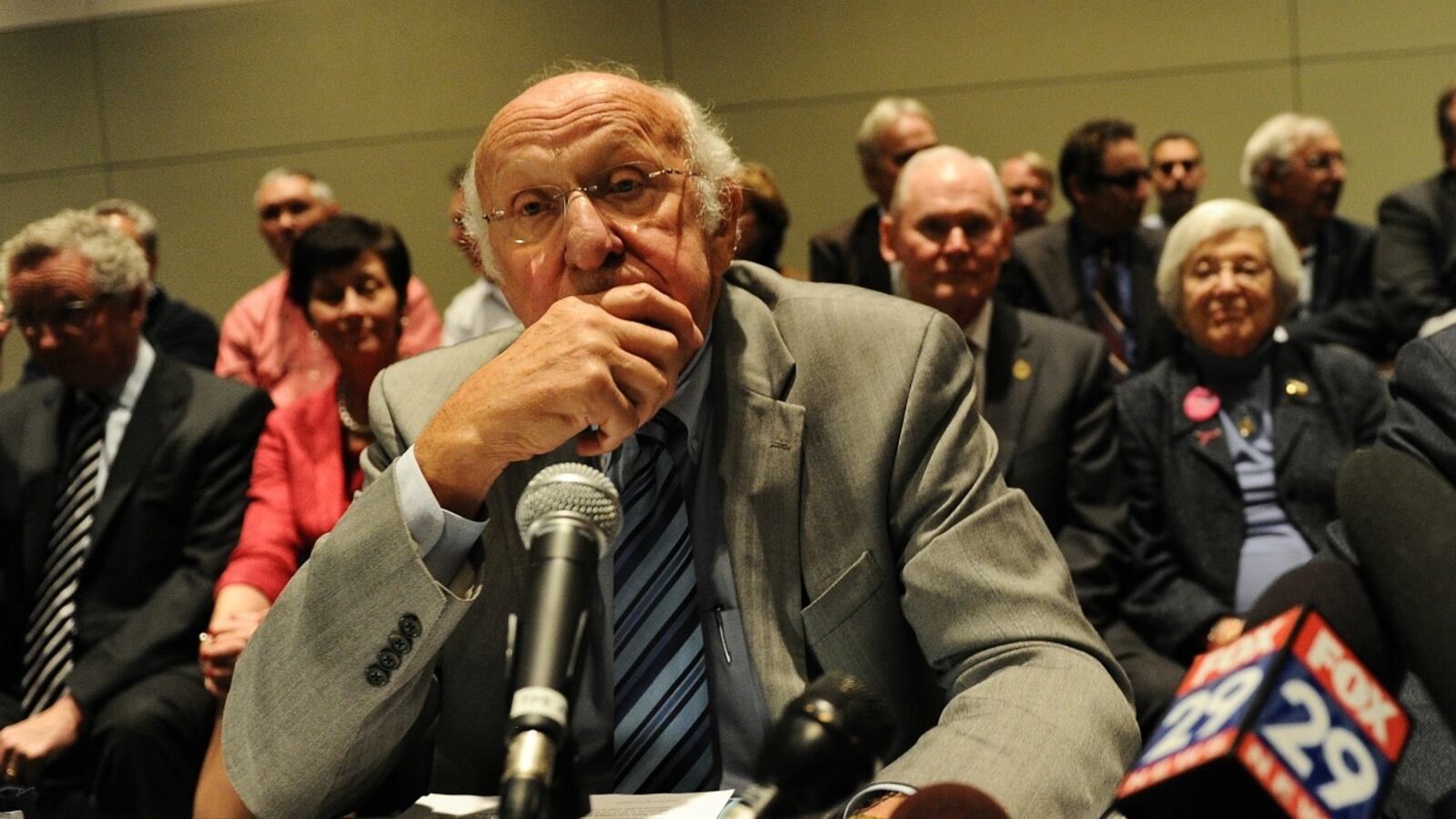 cheats/2012/07/19/penn-state-trustee-chair-resigns/steve-garban-resigns-cheat_hqh9ii
