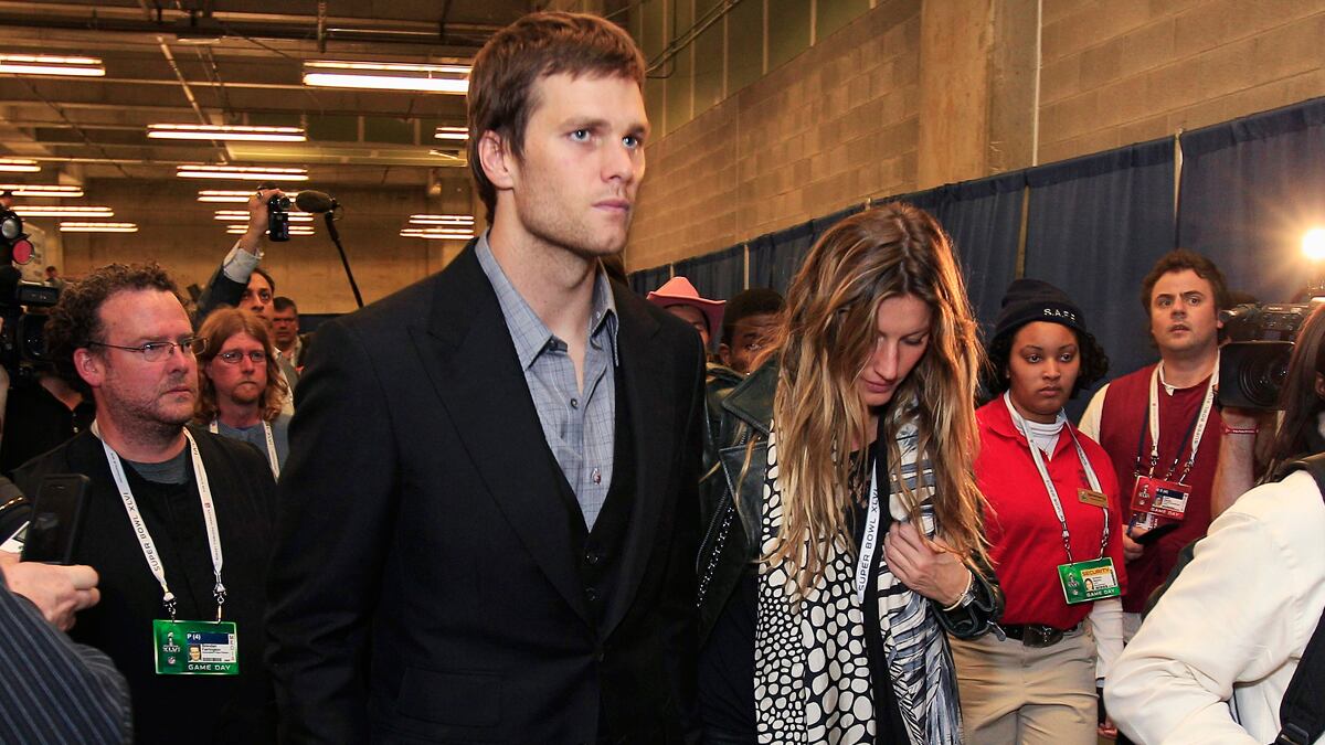 cheats/2012/02/06/gisele-rips-pats-receivers/gisele-defends-tom-brady-cs_knsxo6