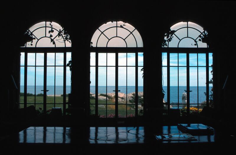 220913-newport-mansions-embed-rough-point-solarium_ramagp