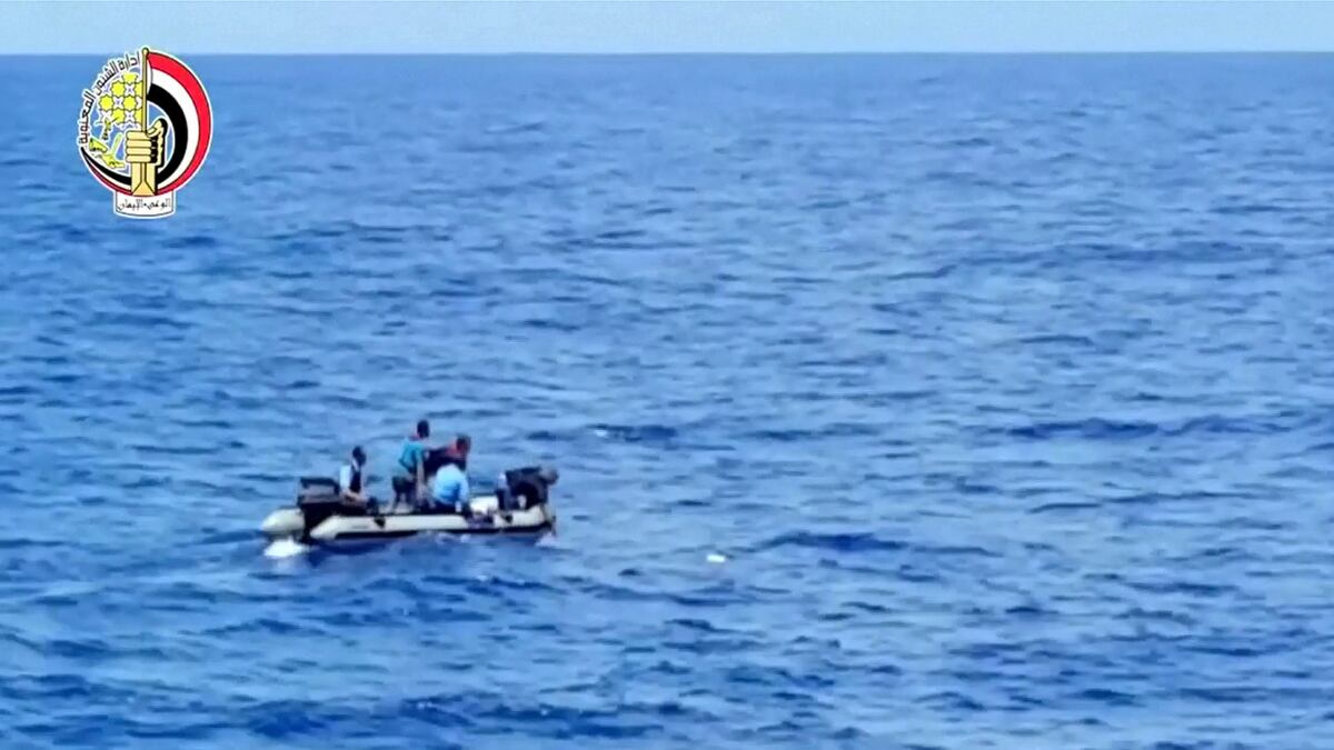 cheats/2016/06/01/egypt-plane-search-team-found-signal/160601-egyptair-investigation-cheat_ivuqx7