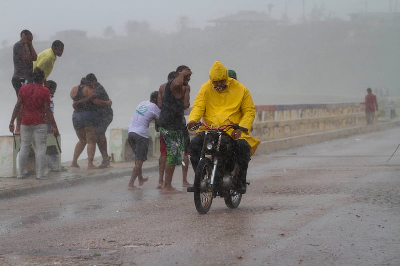 galleries/2012/08/25/tropical-storm-isaac-hits-haiti-cuba-photos/hurricane-isaac-8_p1fziz