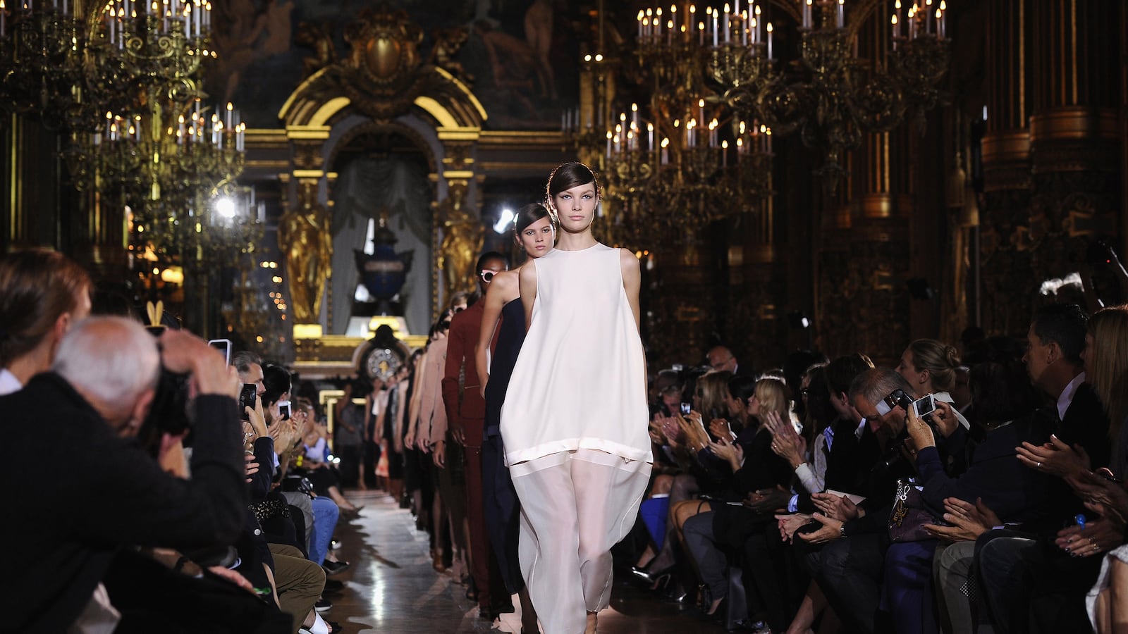 articles/2013/09/30/stella-mccartney-spring-summer-2014/130930-stella-mccartney-tease_mu5b3b