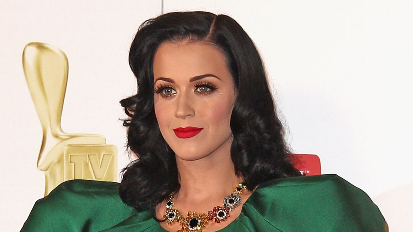 cheats/2011/08/17/katy-perry-makes-hot-100-history/katy-perry-billboard-record-cheat_lzfexl