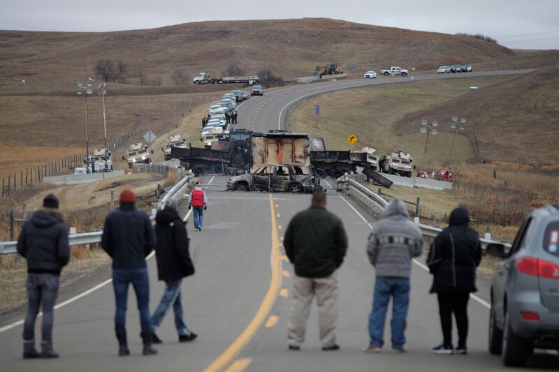 galleries/2016/11/01/scenes-from-america-s-growing-pipeline-protests-photos/161101-pipeline-protests-08_xqqebi