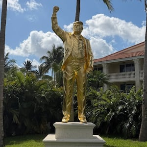 Donald Trump’s new statue at his golf club in Miami stands 22 feet tall, including its pedestal.