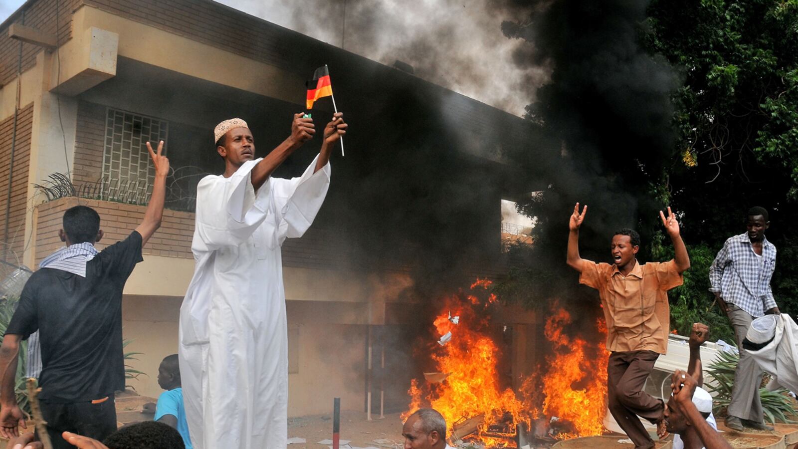 cheats/2012/09/14/german-embassy-in-sudan-attacked/western-embassies-attacked-film-cheat_dhsscu