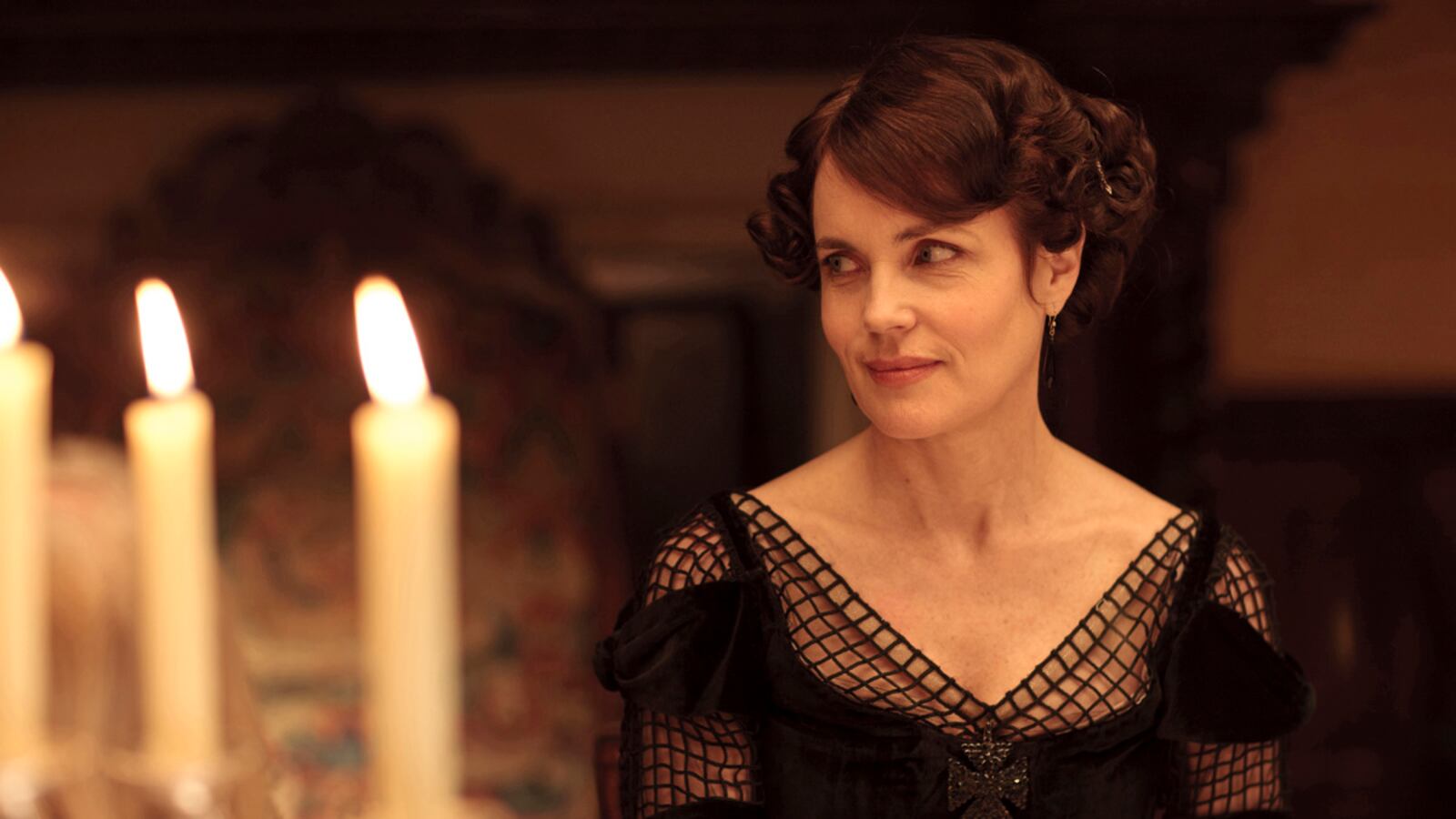 articles/2012/12/31/downton-abbey-star-elizabeth-mcgovern-on-season-3-cheerful-weather-for-the-wedding-and-more/munoz-mcgovern-cuts-tease-embed_rr9say