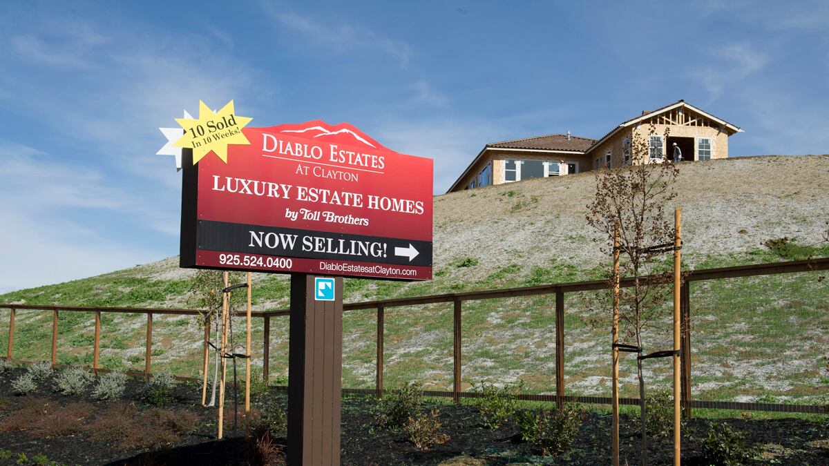 articles/2012/12/04/toll-brothers-rings-up-profits-in-housing-comeback/zetilin-toll-brothers-luxury-tease-embed_llizde