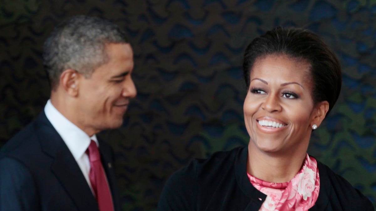 cheats/2012/01/11/michelle-hasn-t-read-the-obamas/michelle-obama-rebuts-angry-black-woman-comments-cheat_zufzqp