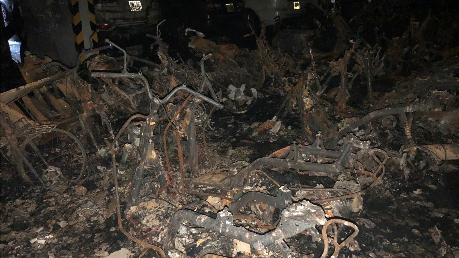 180322-vietnam-apartment-fire-cheat_td0t2z