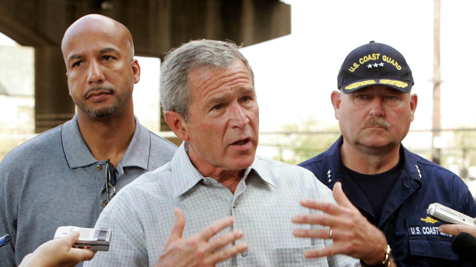 articles/2011/08/27/hurricane-irene-s-political-challenge-best-george-bush-ray-nagin/bush-nagin-disaster-relief-tomasky_uokql2