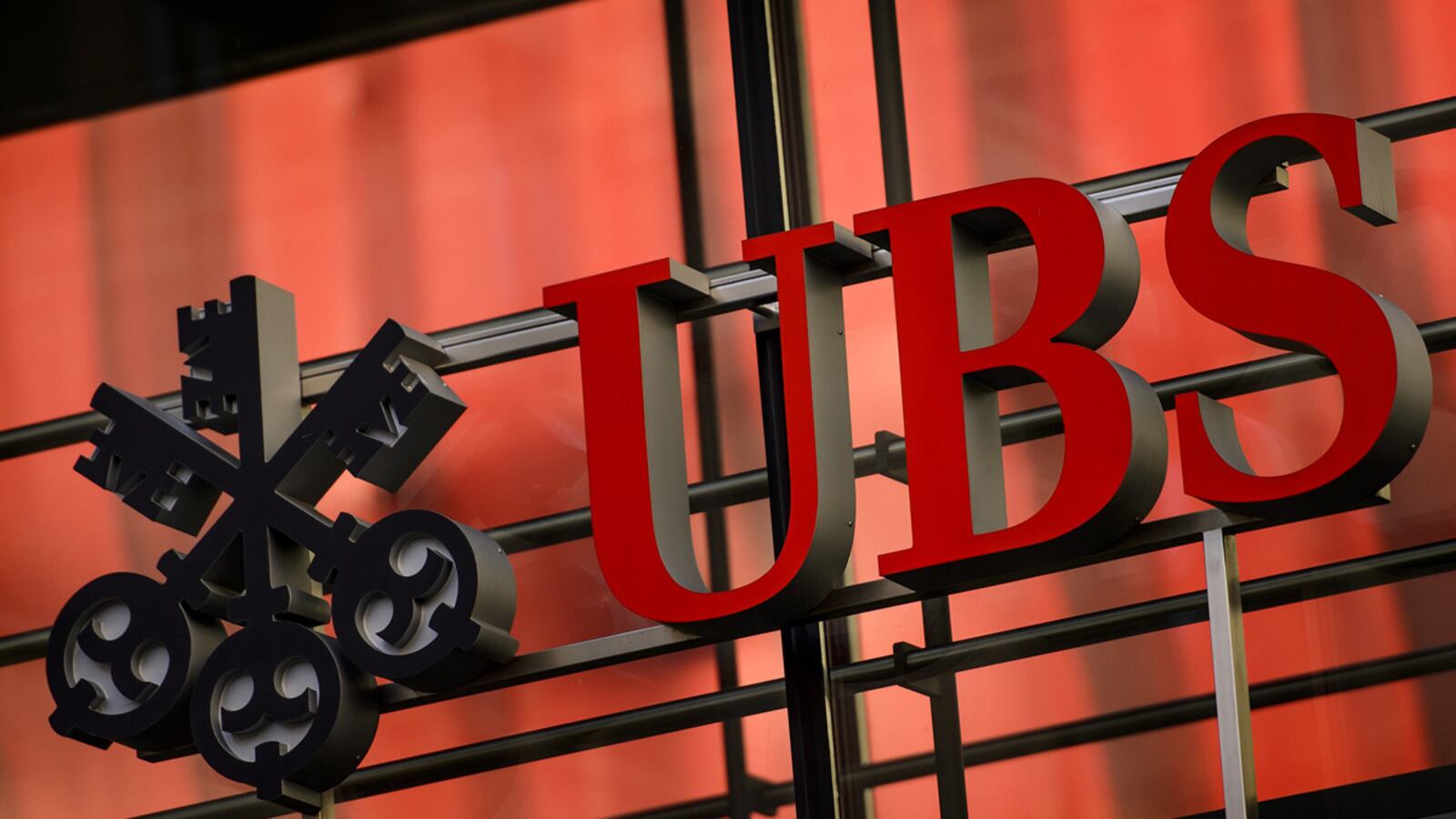 cheats/2012/12/19/ubs-will-pay-1-5b-fraud-fine/ubs-libor-fine-cheat_cwj91x