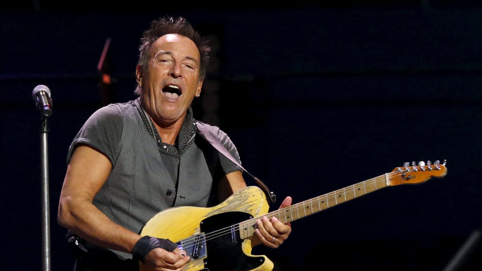 cheats/2017/02/10/bruce-springsteen-s-harry-potter-song-leaks/160506-springsteen-nc-cheat_aanfea