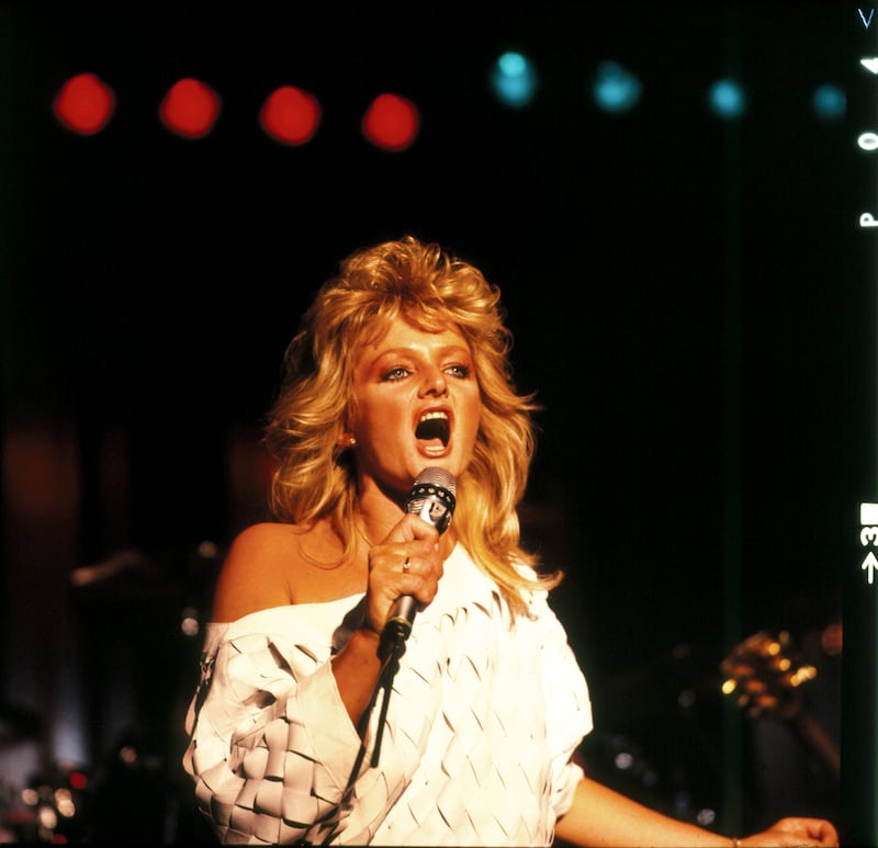 Bonnie Tyler, British singer, during a live concert performance at the Montreux Rock Festival, in Montreux, Switzerland, 1984. (Photo by David Redfern/Redferns/Getty Images)