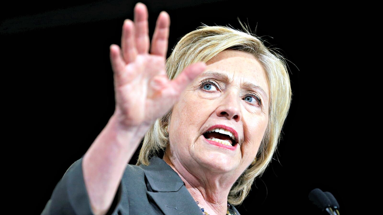 cheats/2016/06/23/hillary-failed-to-hand-over-key-email-to-state-dept/160623-HILLARY-email-CHEAT_rfm4hq