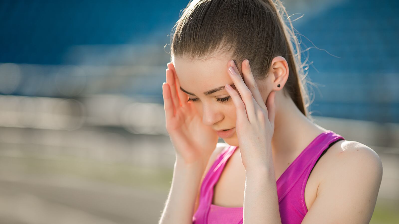 articles/2016/02/19/are-you-crazy-for-working-out-while-sick/160218-daly-workout-tease_szloce