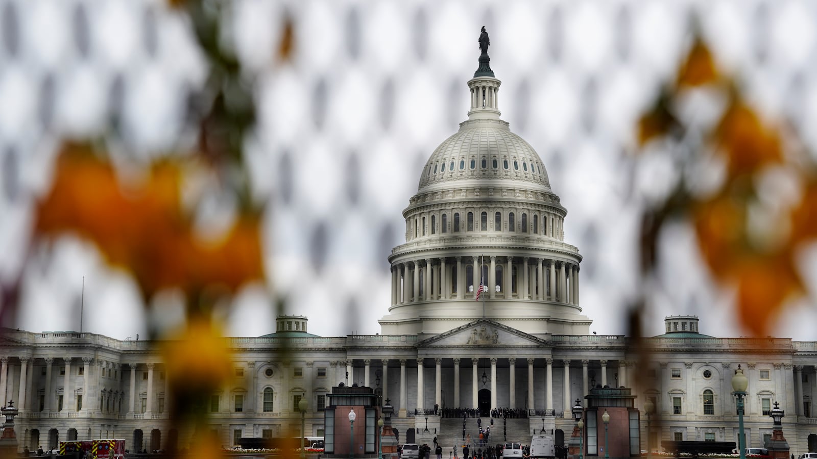 2021-04-13T153448Z_1669865050_RC23VM9H3HB3_RTRMADP_3_USA-CAPITOL-SECURITY_u5oaqn