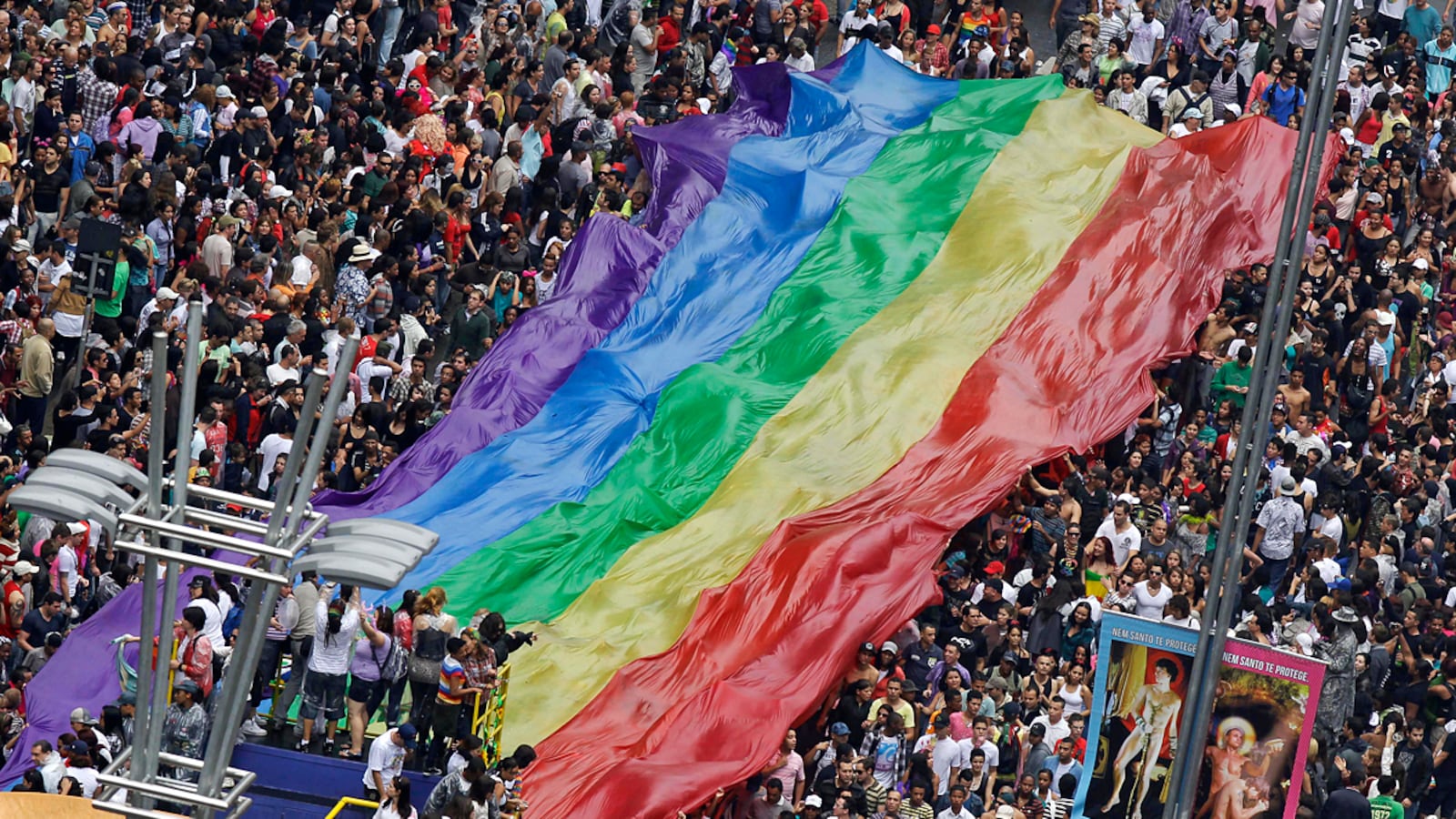 articles/2011/08/05/brazil-hetero-pride-day-bill/brazil-straight-pride-latam_mihesn