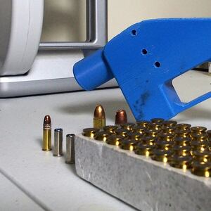 180731-3d-guns-tease_ezaekw