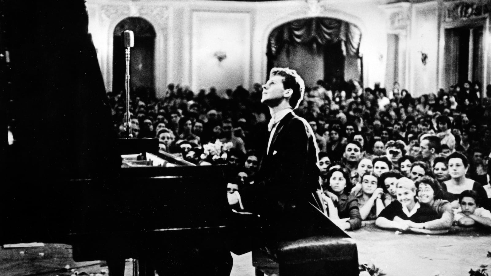 articles/2013/03/01/condoleezza-rice-celebrates-the-life-of-pianist-van-cliburn/130301-obit-cliburn-tease_w2beif