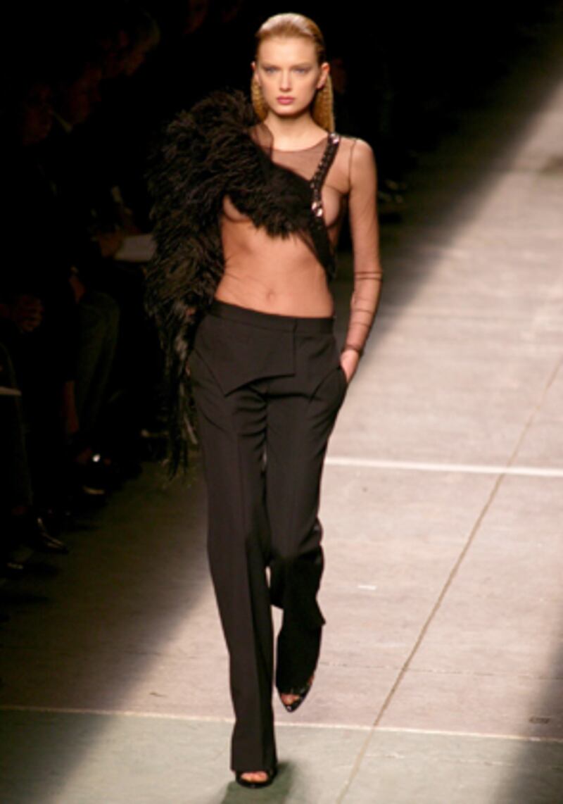 galleries/2009/03/11/paris-fashion-week/paris-fashion-week-6-1_gpynxw