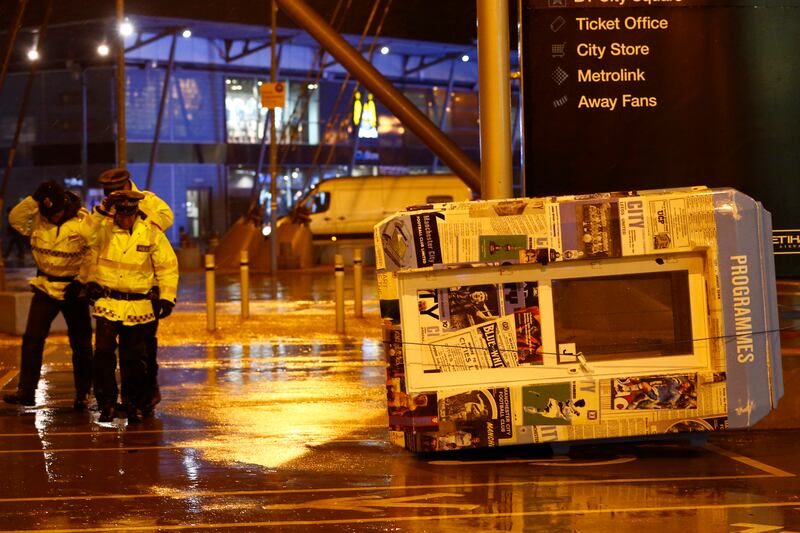 galleries/2014/02/13/wild-wednesday-flooded-britain-battered-by-storm-photos/140212-uk-weather2_ooik8e