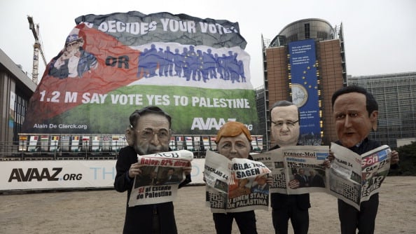 articles/2012/11/28/how-europe-will-vote-and-why/abbas-eu-openz_t5it1q