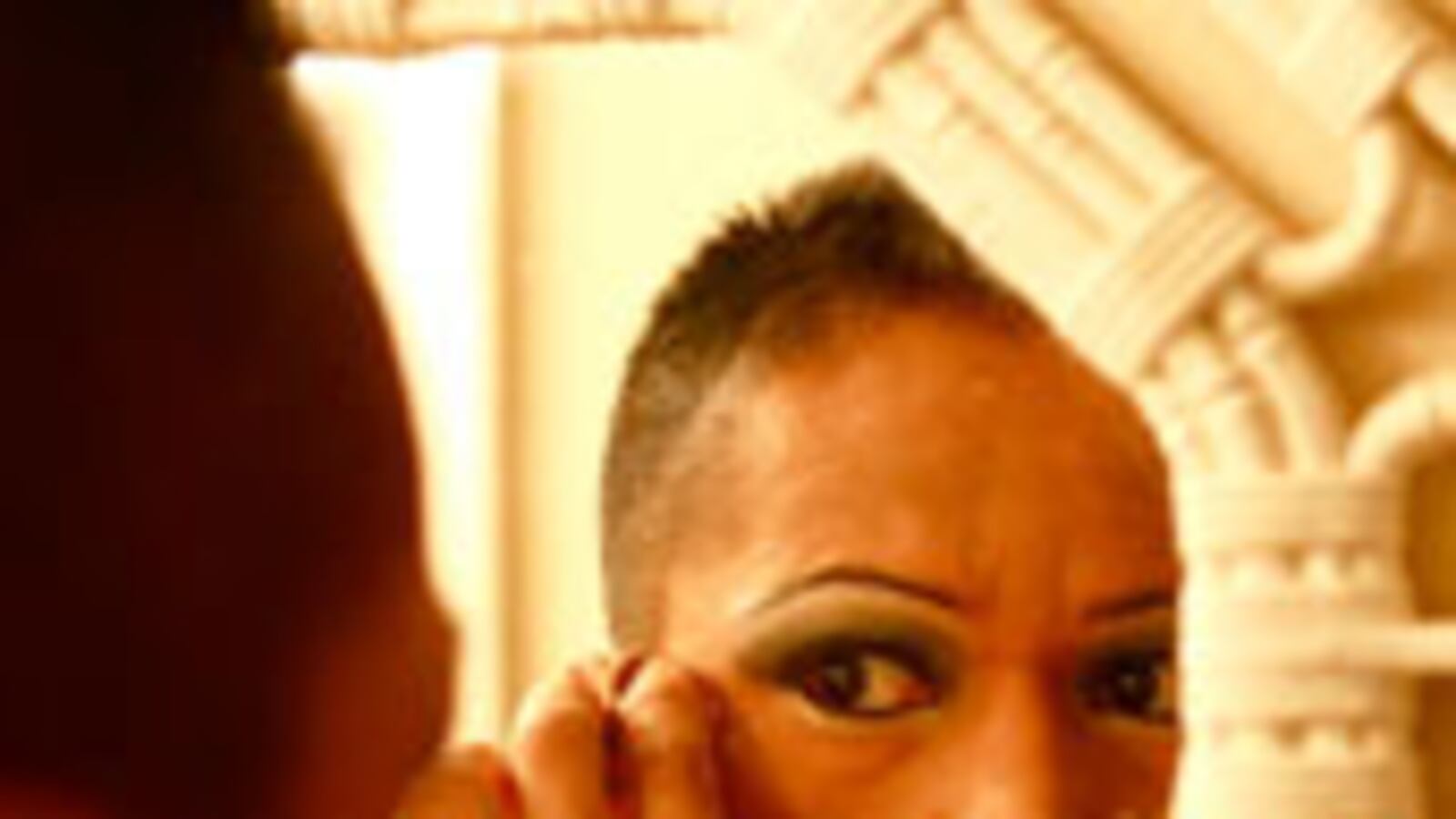 articles/2010/07/03/the-undocumented-cross-dresser/sterling-gay-immigrant_109757_vupxmb