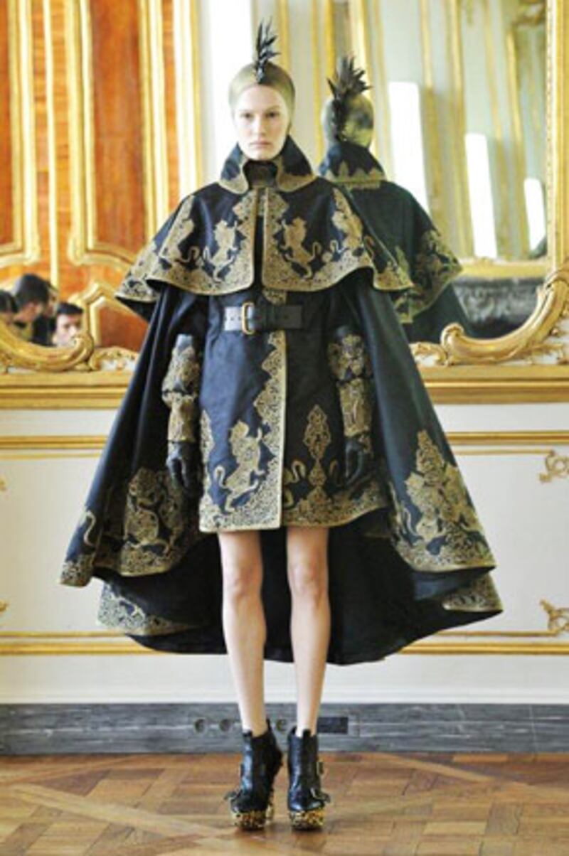 galleries/2010/03/09/alexander-mcqueen-s-last-collection/murphy-mcqueen-paris---7_zfacsa