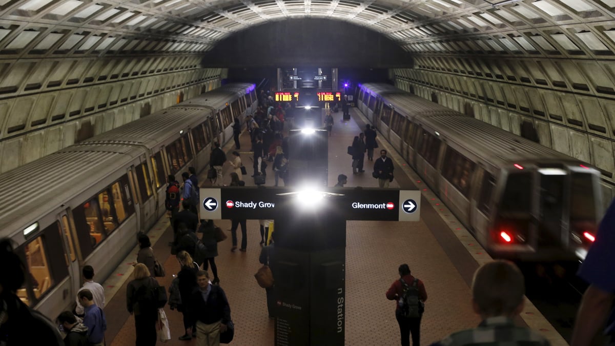 cheats/2016/03/31/d-c-metro-may-shut-down-for-6-months/160331-dc-metro-cheat_viiyrv