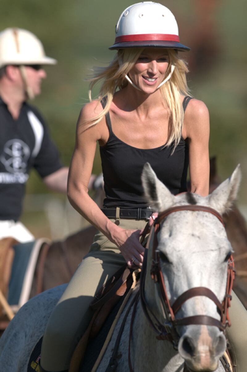 galleries/2010/10/07/women-on-horses/women-on-horses---salahi_ae5itm