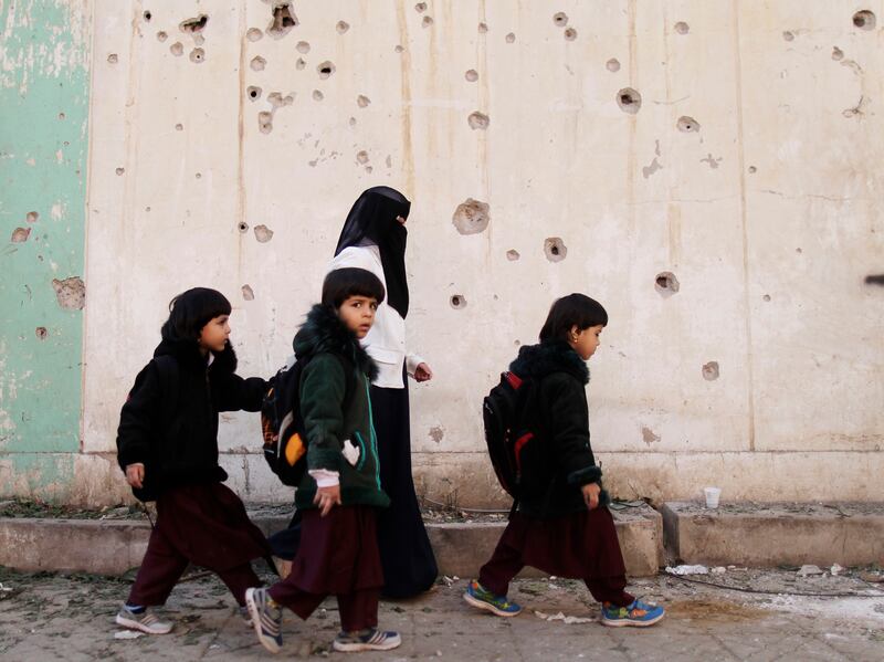 galleries/2014/02/08/the-week-in-photos-february-8-2014/140206-wip-children-walking_plocoy