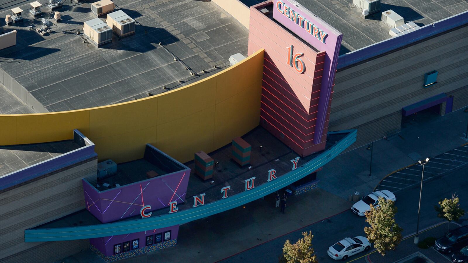 cheats/2012/07/27/gangster-squad-pushed-back/recut-warner-bros-gangster-cheat_aakayv