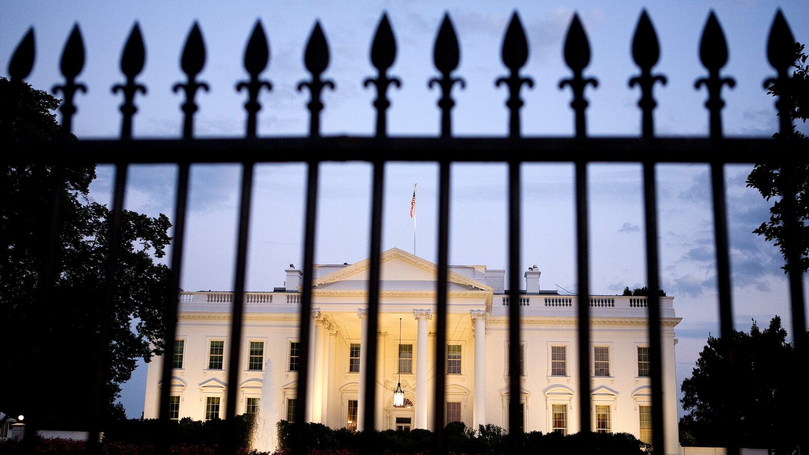 cheats/2014/11/13/secret-service-blunders-led-to-intrusion/141114-white-house-cheat_keisjp