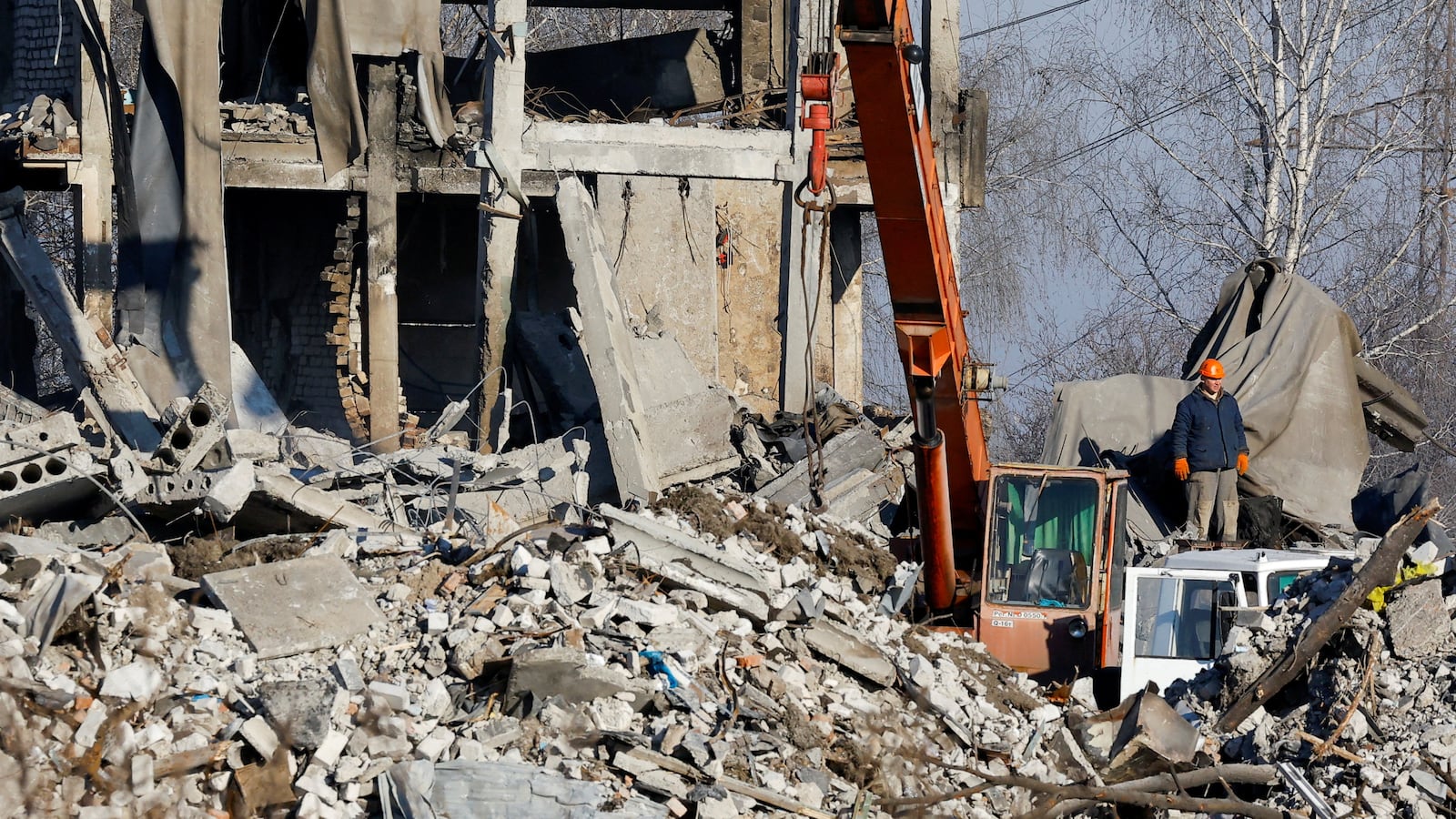 2023-01-03T145343Z_1565968741_RC2XIY9S0BHF_RTRMADP_3_UKRAINE-CRISIS-MAKIIVKA-SHELLING_efvmiy