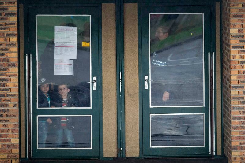 galleries/2015/01/09/scenes-from-france-s-hostage-standoffs-photos/150109-france-hostage5_tq5vjy