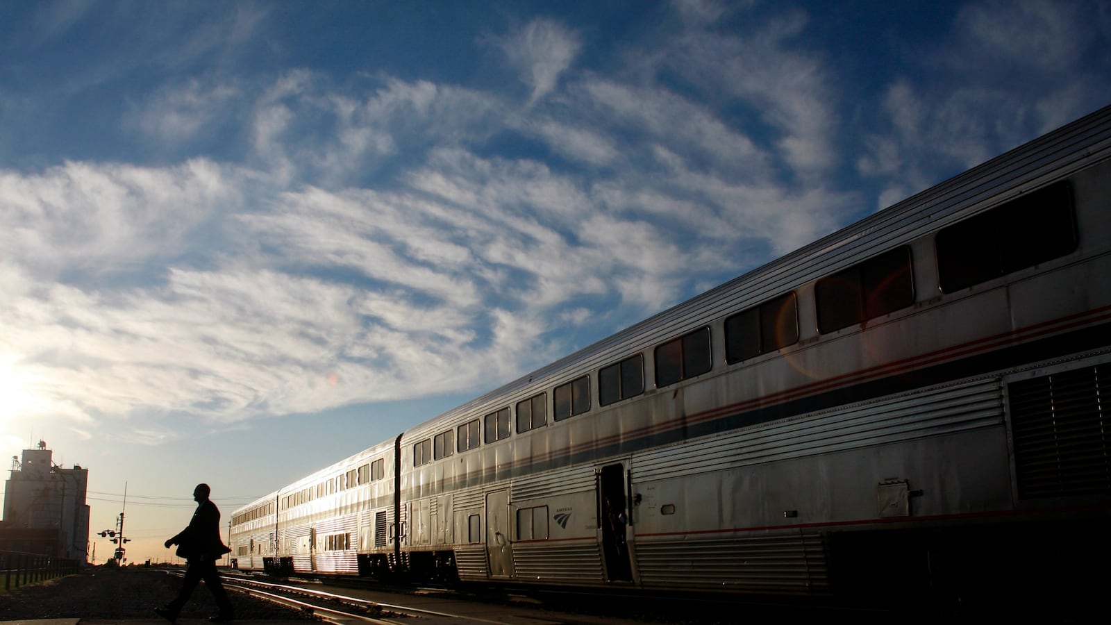 cheats/2016/06/27/train-crash-kills-5-in-c-o/160627-amtrak-crash-colorado-cheat_jlpode