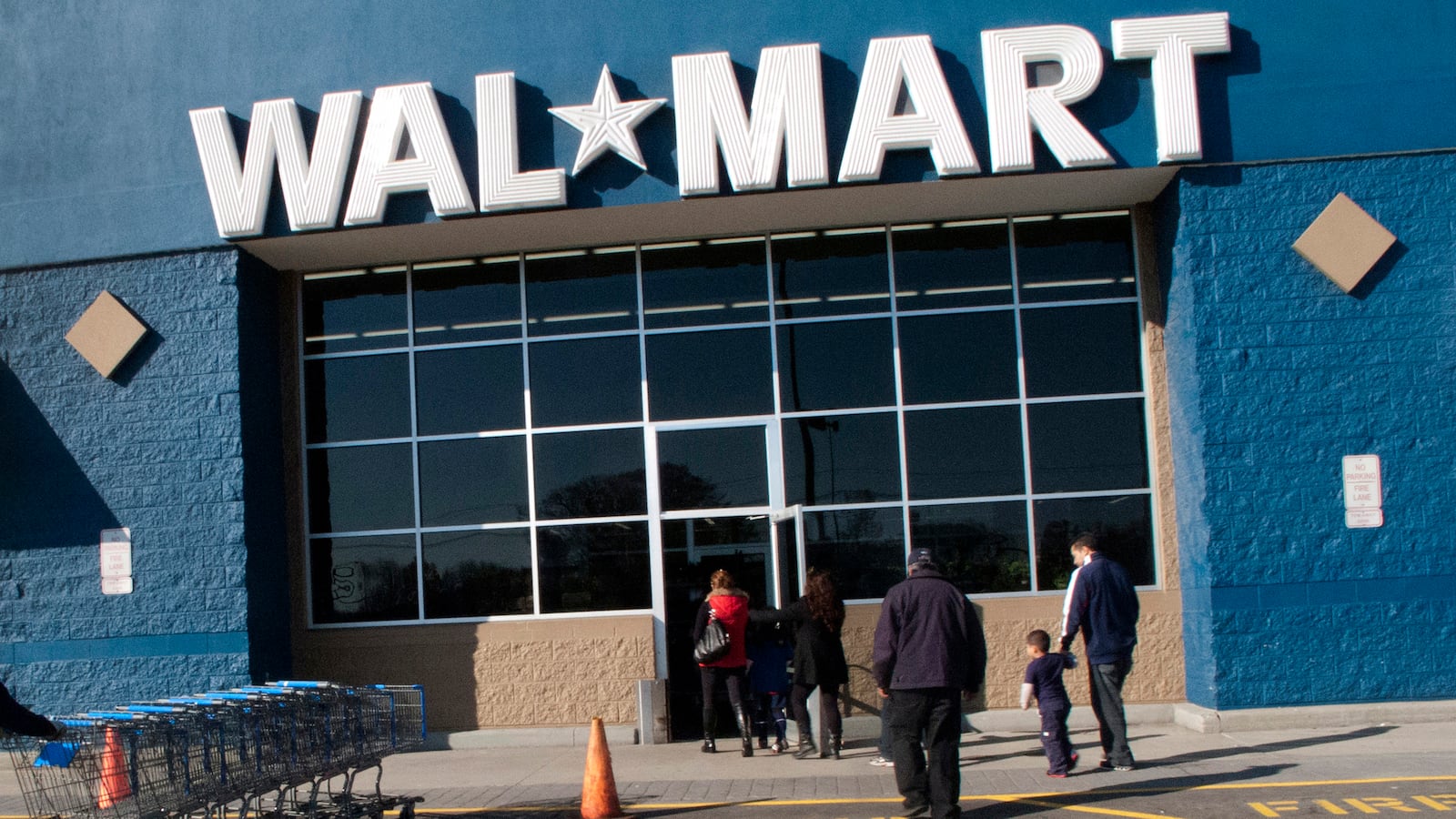 cheats/2012/11/19/walmart-workers-plan-protests/walmart-stages-protest-black-friday-cheat_ksjwnr