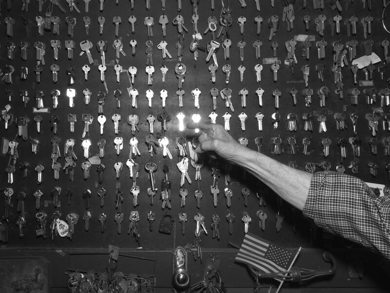 galleries/2015/02/09/alec-soth-s-songbook-of-america/150206-alec-soth-09_me0mtc