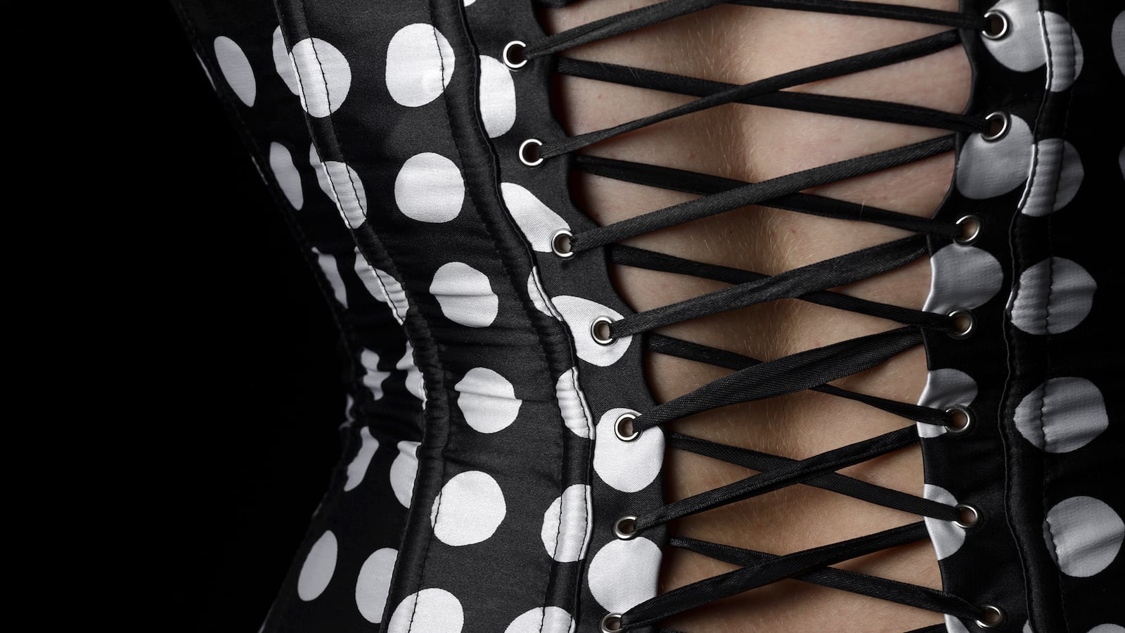 articles/2014/07/18/waist-training-can-you-cinch-your-waist-thin/140716-corset-tease_ylu9wu