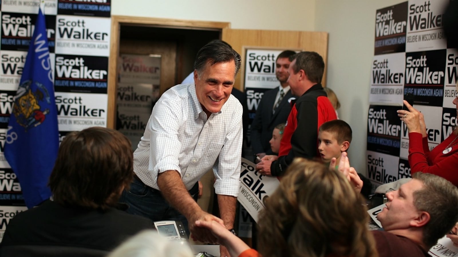 cheats/2012/06/06/scott-walker-offers-romney-some-advice/mitt-walker-cheat_ay6mw7